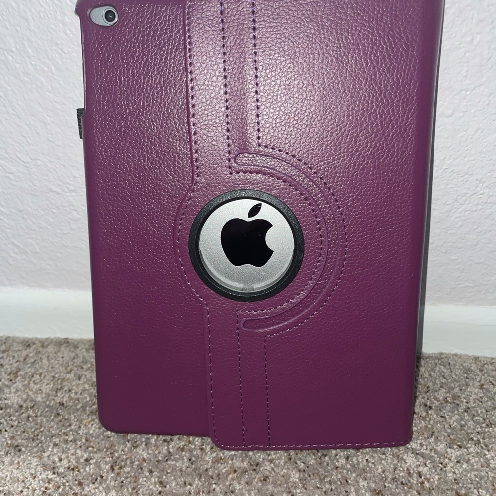 Selling Both 2 IPad 1 gens - Picture 6 of 7